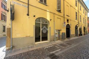 NEGOZIO A PIACENZA