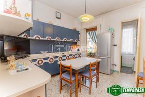 2 locali con cucinotto e balcone