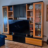 Parete attrezzata legno massello.