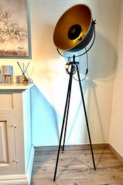 Lampada da Terra a Treppiede
