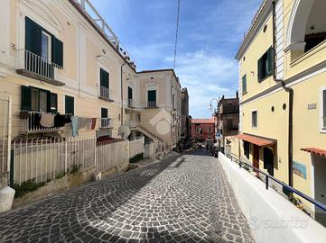 MONOLOCALE A VIETRI SUL MARE