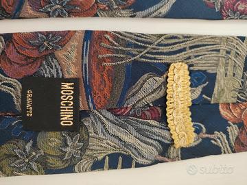 Cravatta Moschino vintage in seta 100%