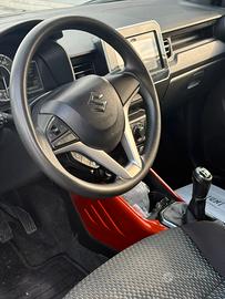 SUZUKI piccola utilitaria compatta