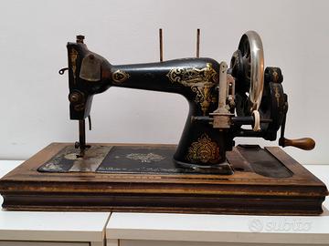 Macchina da cucire d'epoca