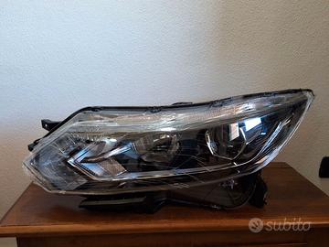 Faro anteriore sx Nissan Qashqai J11