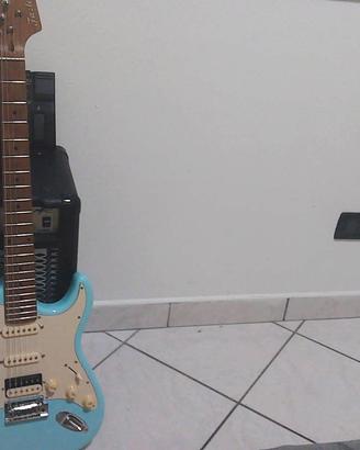 chitarra amplificatore e pedaliera