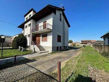 Villa bifamiliare Marcallo con Casone