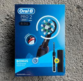 Spazzolino elettrico Oral-b Pro 2 2500 travel pack