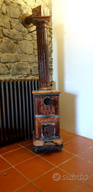 Antica stufa a legna piemontese in maiolica