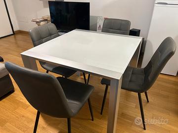 Tavolo moderno in vetro + 4 sedie
