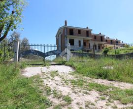 VILLA A SCHIERA A CAMPOBASSO