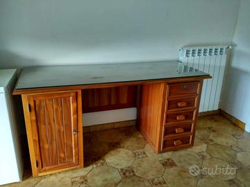 Scrivania in legno di mogano