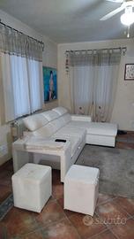 Divanoletto con chaise longue in similpelle bianco