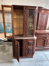Vetrina, porta oggetti e armadio in legno