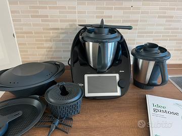 Bimby TM6 nero con doppio boccale