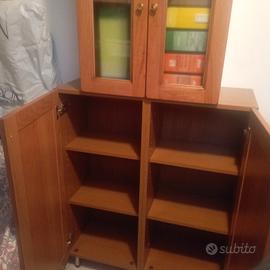 mobiletto con ripiani+vetrinetta 