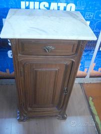 COMODINO D'EPOCA CON MARMO