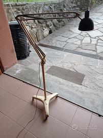 lampada vintage con piedistallo