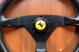 Volante Momo Ferrari 208 turbo 308 qv 328