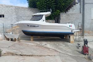Barca Arvor 215 pilotina