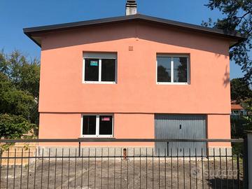 Villetta indipendente vicinissima al lago con barc