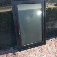 Finestra in alluminio 