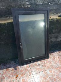 Finestra in alluminio 