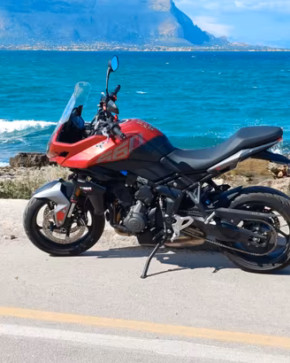 Moto Triumph tiger 660