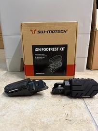 Pedane maggiorate regolabili SW Motech