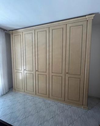 Armadio classico 5 ante laccato avorio con cornice