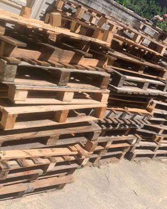 pallet usati un po' rotti
