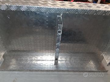 Pedane da vetrina 1 carrellata e l'altra fissa 