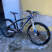 MTB SCOTT FULL CARBON 26 (TRATTABILI)