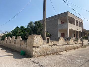 DUE GRANDI ABITAZIONI SEPARATE CON GIARDINO