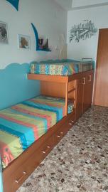 Letto a castello con mobile e cassettoni