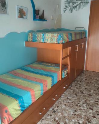 Letto a castello con mobile e cassettoni