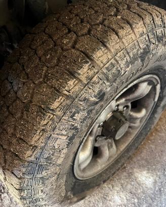 Gomme 235/75 R15