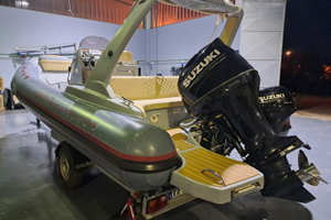 Gommone Mik700 + Suzuki 200 + Suzuki 20 + Carrello