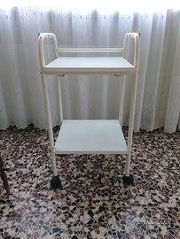Mobiletto bianco  multiuso con rotelle e altro 