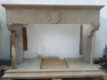 camino pietra di grandi dimensioni