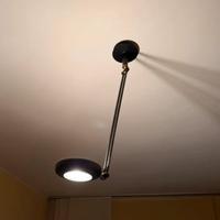 Lampada da soffitto orientabile con braccio regola