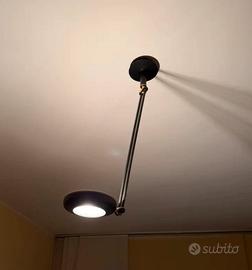 Lampada da soffitto orientabile con braccio regola