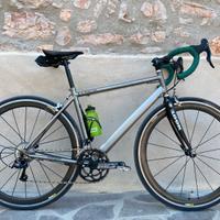 Bici da corsa in titanio