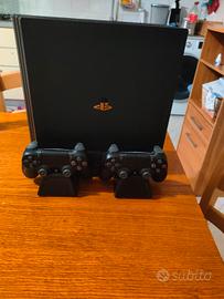 PS4 PRO 1 TB 2 joystick più supporto di raffreddam