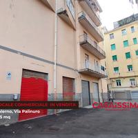 Locale commerciale di 215 mq