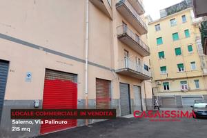 Locale commerciale di 215 mq