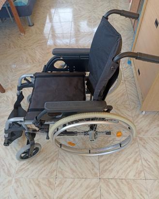 Sedia a rotelle modello Basix2