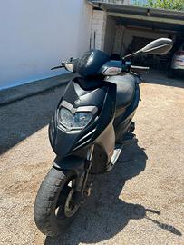  Scooter Piaggio anno 2016.