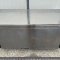 Tavolo armadiato in acciaio inox da 1500 mm