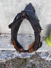 Antico basto per cavalli in cuoio